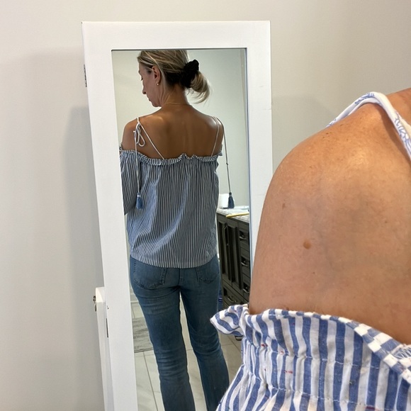 Club Monaco Small Off the shoulder blouse - Picture 9 of 10